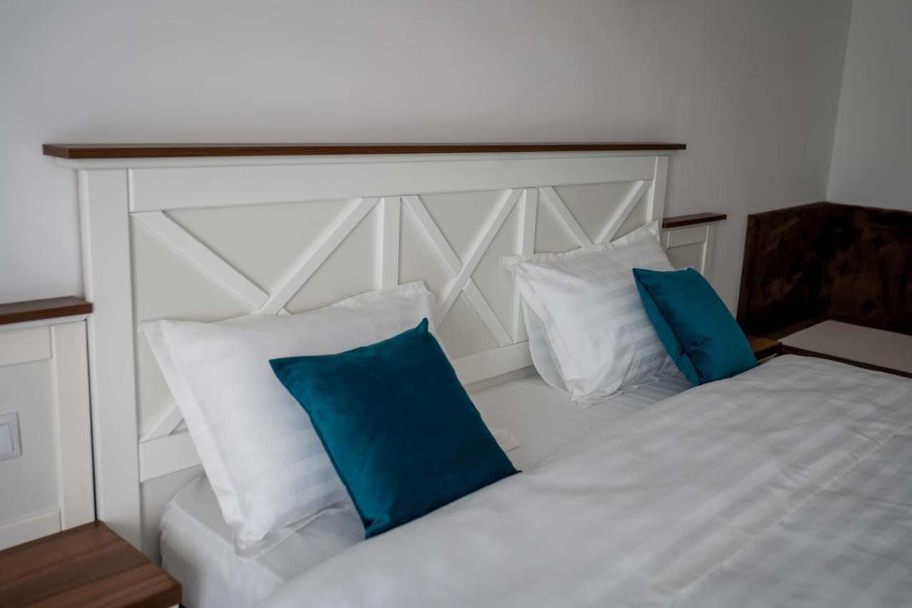 Evergreen Chalet Avrig Bagian luar foto
