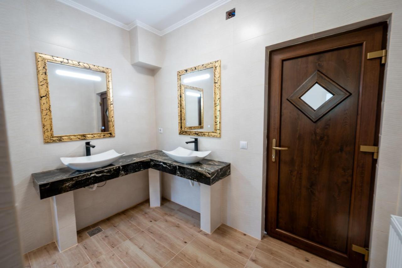 Evergreen Chalet Avrig Bagian luar foto