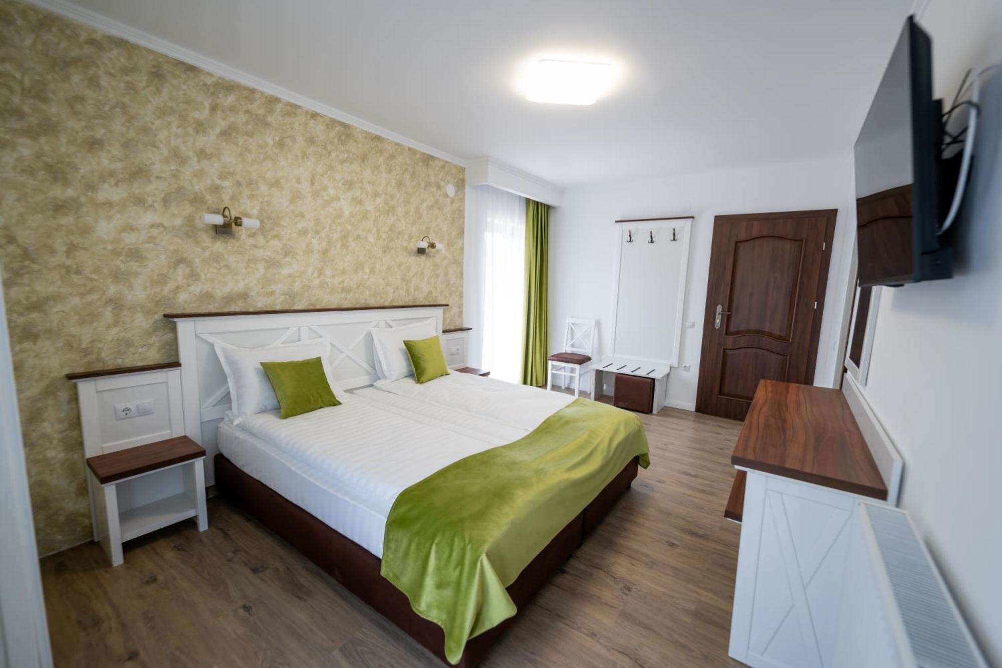 Evergreen Chalet Avrig Bagian luar foto